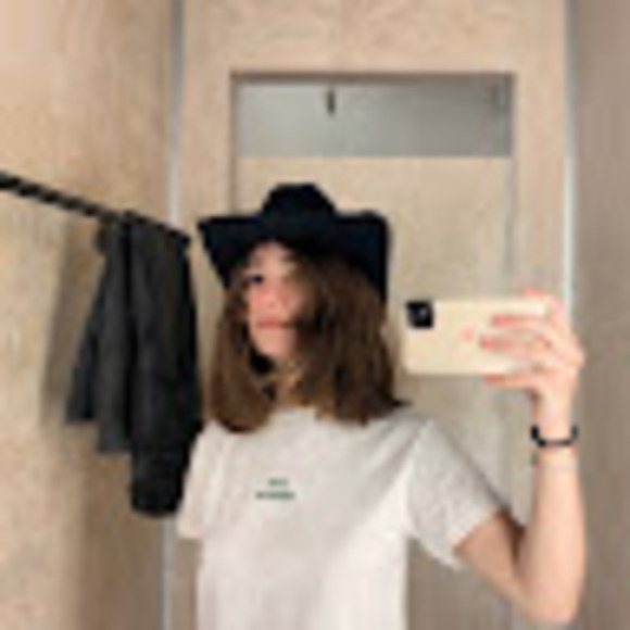 Meet your Posher, Ximena - Picture 1 of 1